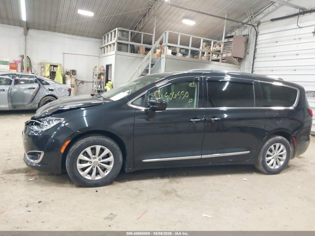 Chrysler Pacifica Touring L
