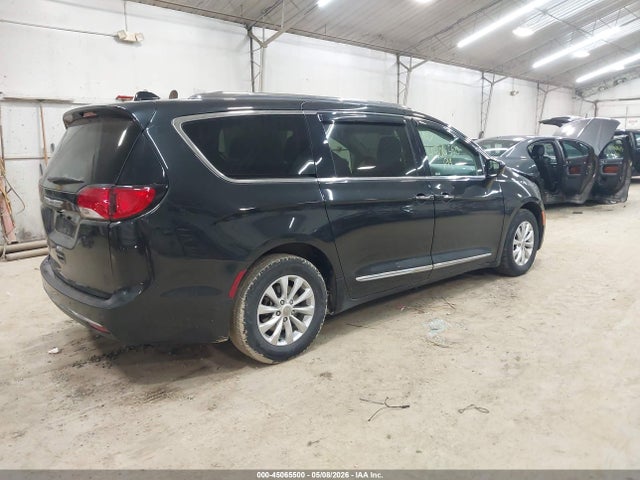 Chrysler Pacifica Touring L
