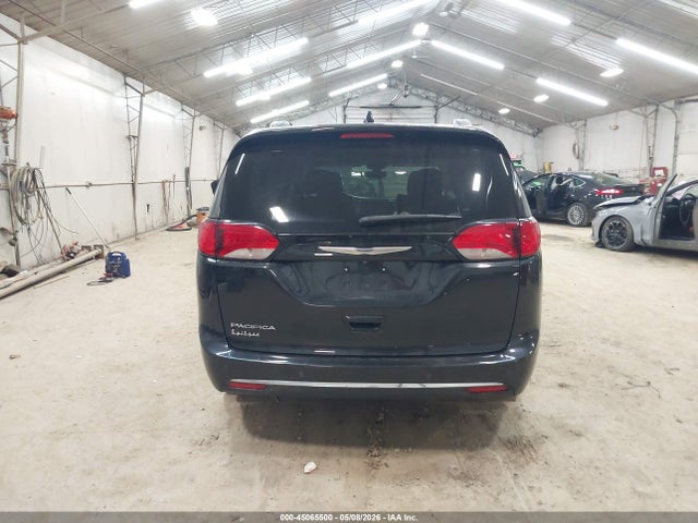 Chrysler Pacifica Touring L