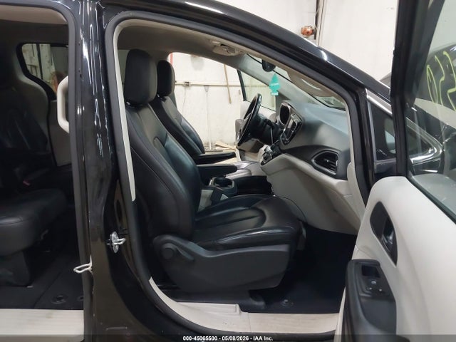 Chrysler Pacifica Touring L