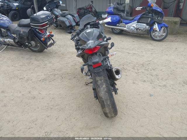 Kawasaki Ex300 B