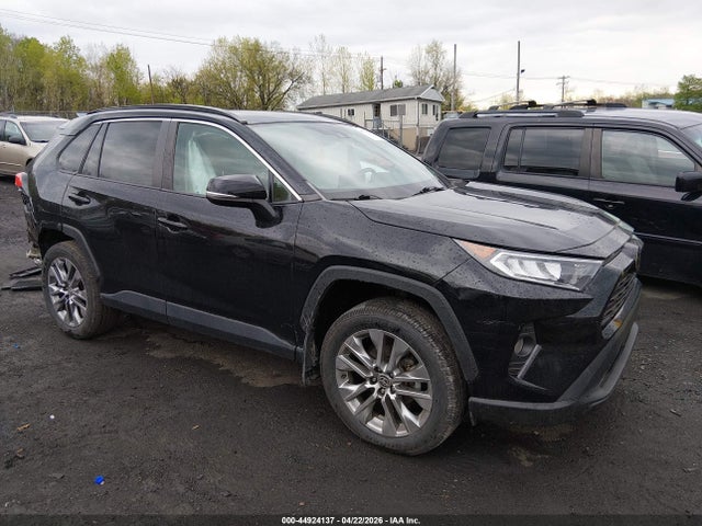 Salvage Toyota RAV4 Image