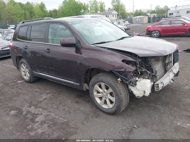 Salvage Toyota Highlander Image