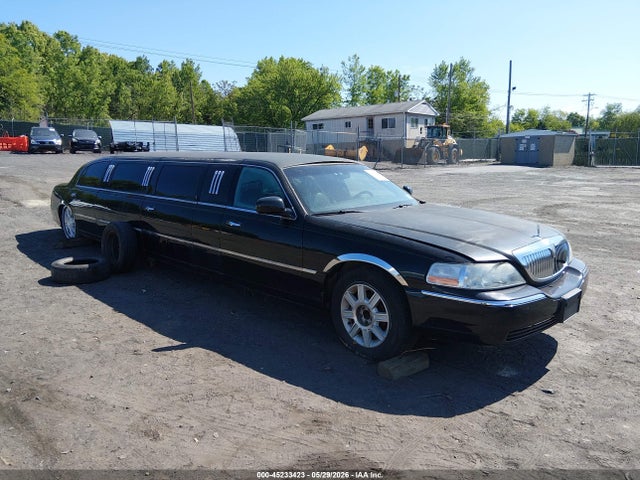 Salvage Lincoln Towncar Image