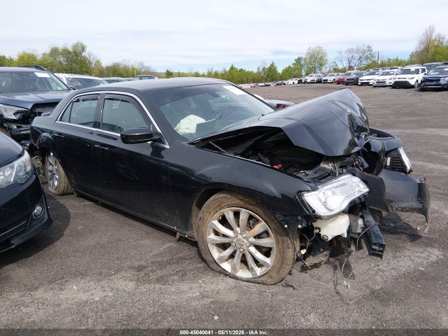 Salvage Chrysler 300 Image