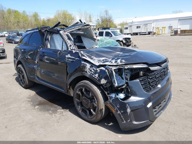 Salvage Kia Sorento Image