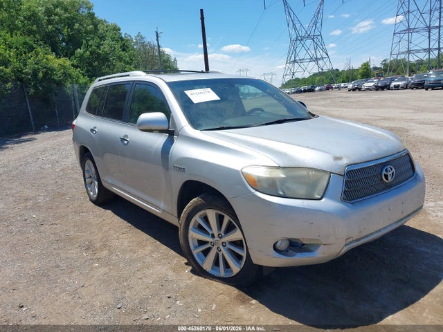 Salvage Toyota Highlander Image