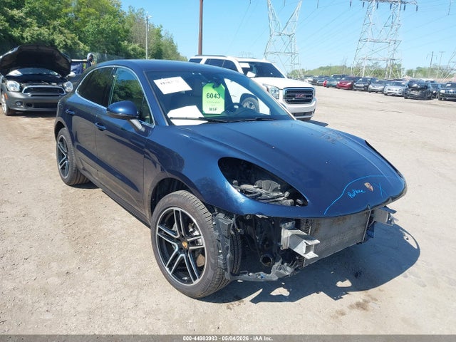 Salvage Porsche Macan Image