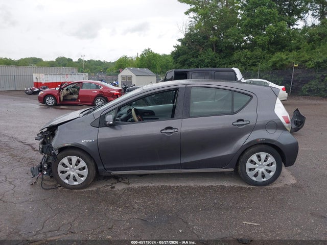 Toyota Prius c Two