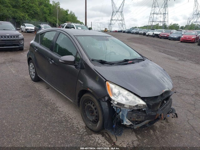 Salvage Toyota Prius c Image