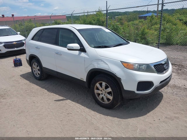Salvage Kia Sorento Image