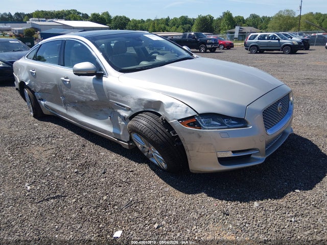 Salvage Jaguar XJ Image