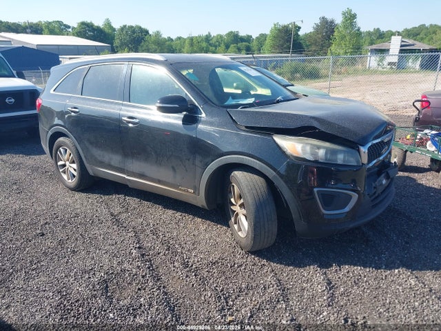 Salvage Kia Sorento Image