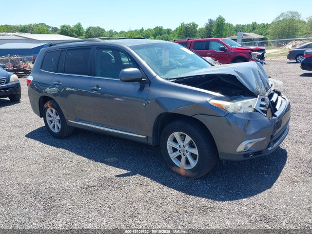 Salvage Toyota Highlander Image