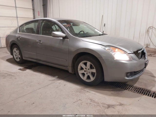 Salvage Nissan Altima Image