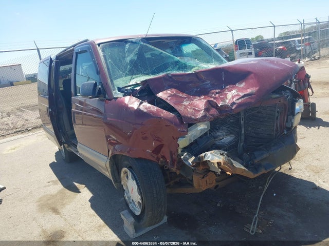 Salvage GMC Safari Image