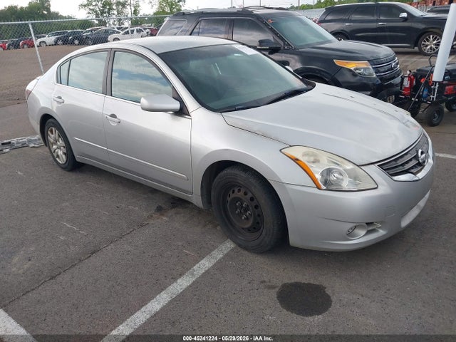 Salvage Nissan Altima Image