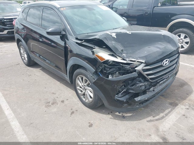 Salvage Hyundai TUCSON Image