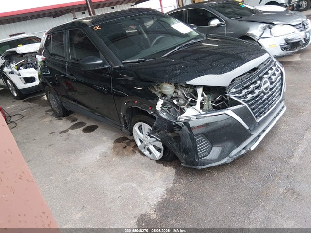 Salvage Nissan Kicks Image