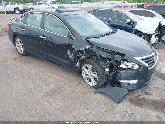 Salvage Nissan Altima Image