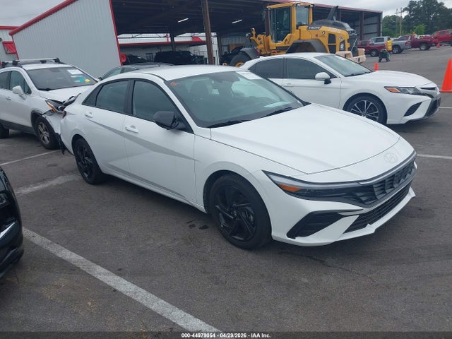 Salvage Hyundai ELANTRA Image