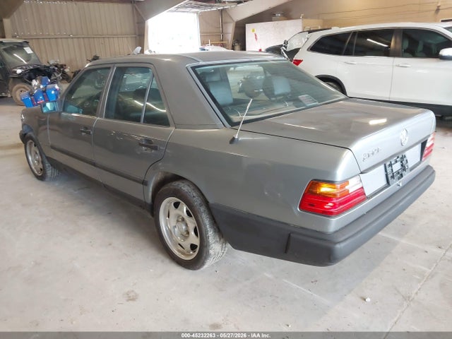 Mercedes-Benz 260 E