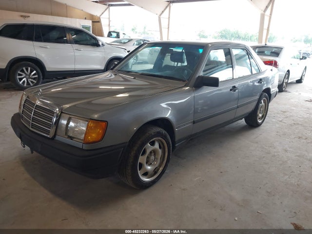 Mercedes-Benz 260 E