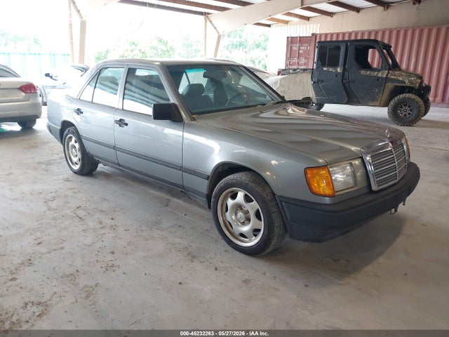 Salvage Mercedes-Benz 260 Image