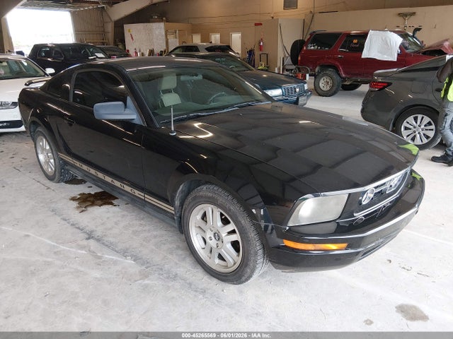 Salvage Ford Mustang Image