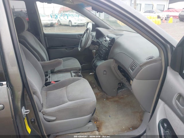 Toyota Sienna Le