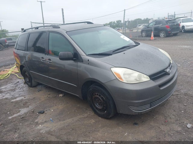 Salvage Toyota Sienna Image