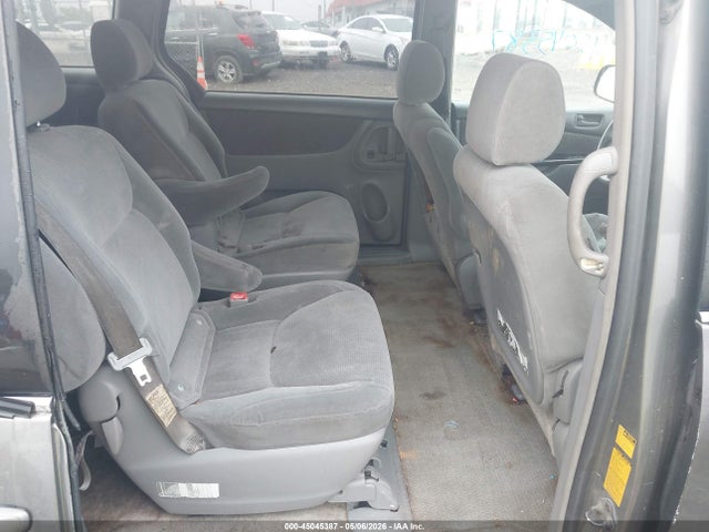 Toyota Sienna Le