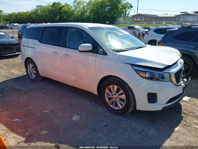 Salvage Kia Sedona Image