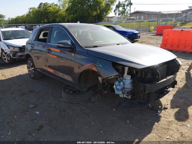 Salvage Hyundai ELANTRA Image