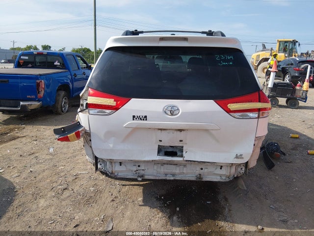 Toyota Sienna Le 7 Passenger