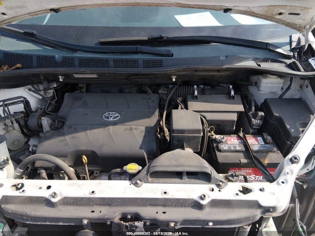 Toyota Sienna Le 7 Passenger