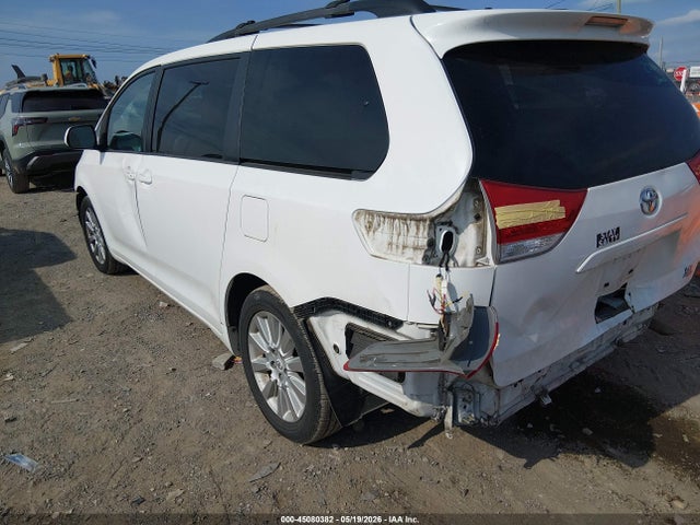 Toyota Sienna Le 7 Passenger