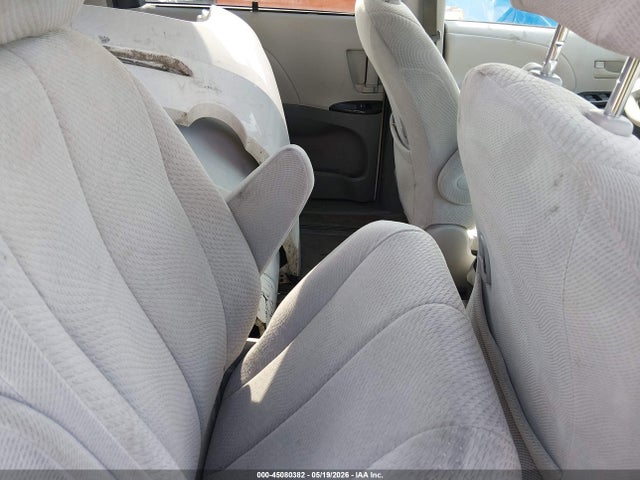Toyota Sienna Le 7 Passenger