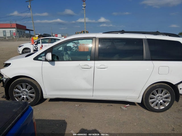 Toyota Sienna Le 7 Passenger