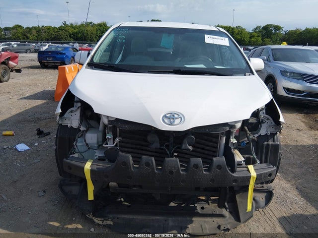 Toyota Sienna Le 7 Passenger