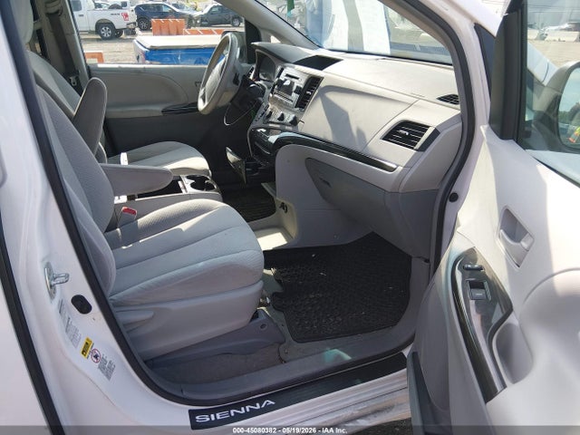 Toyota Sienna Le 7 Passenger