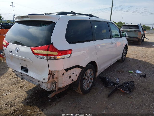 Toyota Sienna Le 7 Passenger