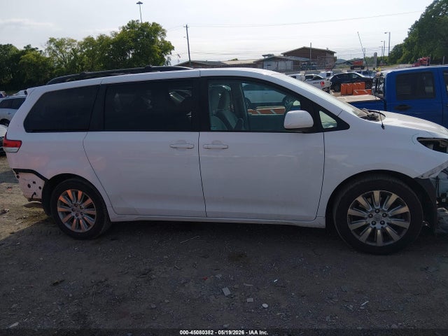 Toyota Sienna Le 7 Passenger