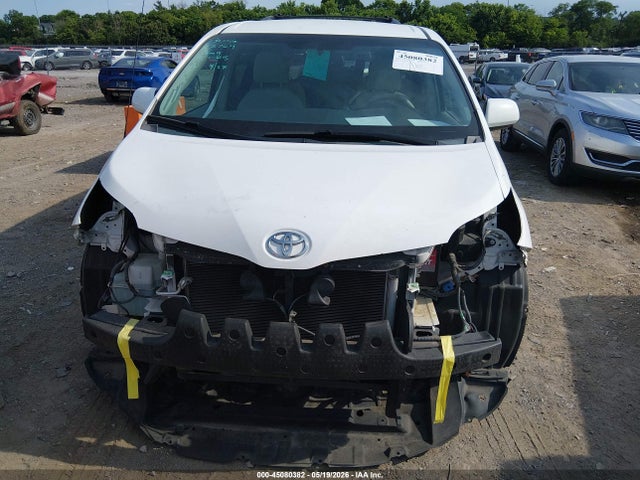 Toyota Sienna Le 7 Passenger