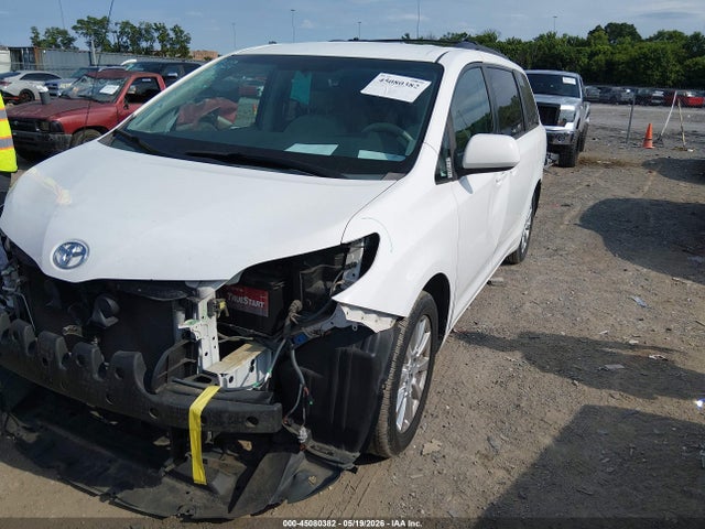 Toyota Sienna Le 7 Passenger