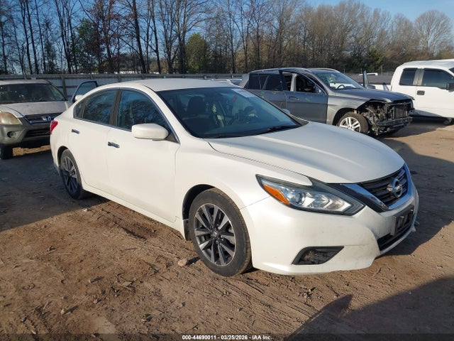 Salvage Nissan Altima Image