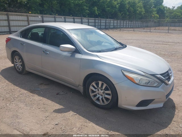 Salvage Nissan Altima Image