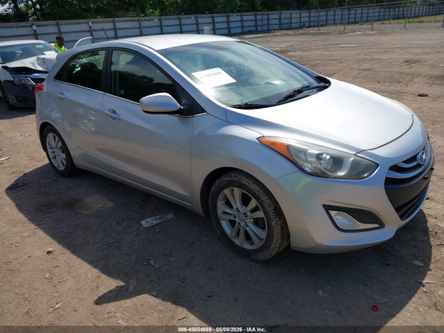 Salvage Hyundai ELANTRA Image