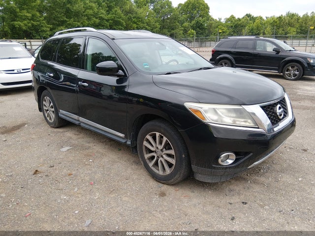Salvage Nissan Pathfinder Image
