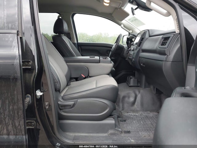 Nissan Titan S 4x4
